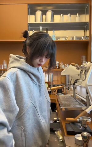 Overfit Cutting Line Zip-up Hoodie